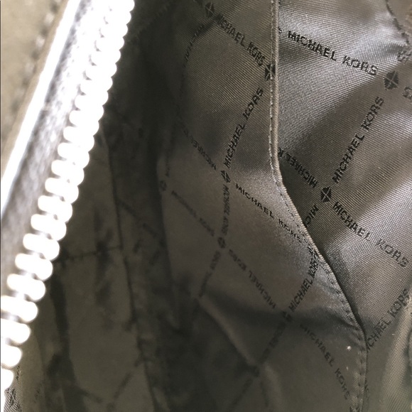 Michael Kors Jet Set Large East West Crossbody Black MK Signature - Picture 6 of 7